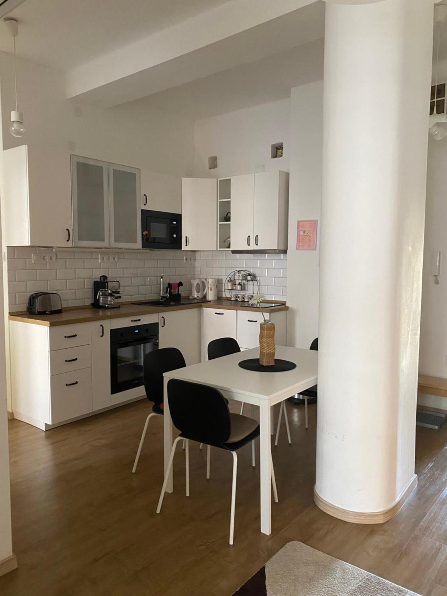 Larix Apartman Budapest Bagian luar foto
