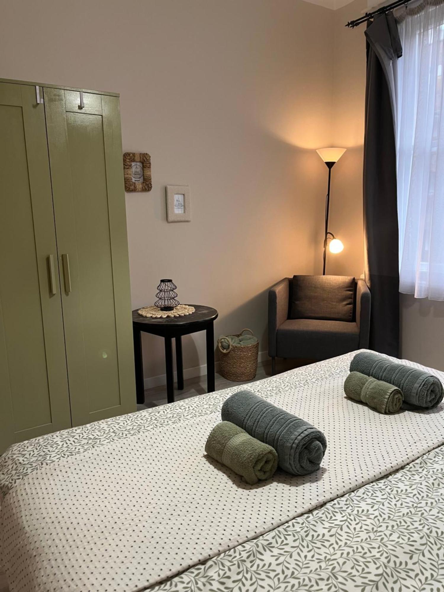 Larix Apartman Budapest Bagian luar foto