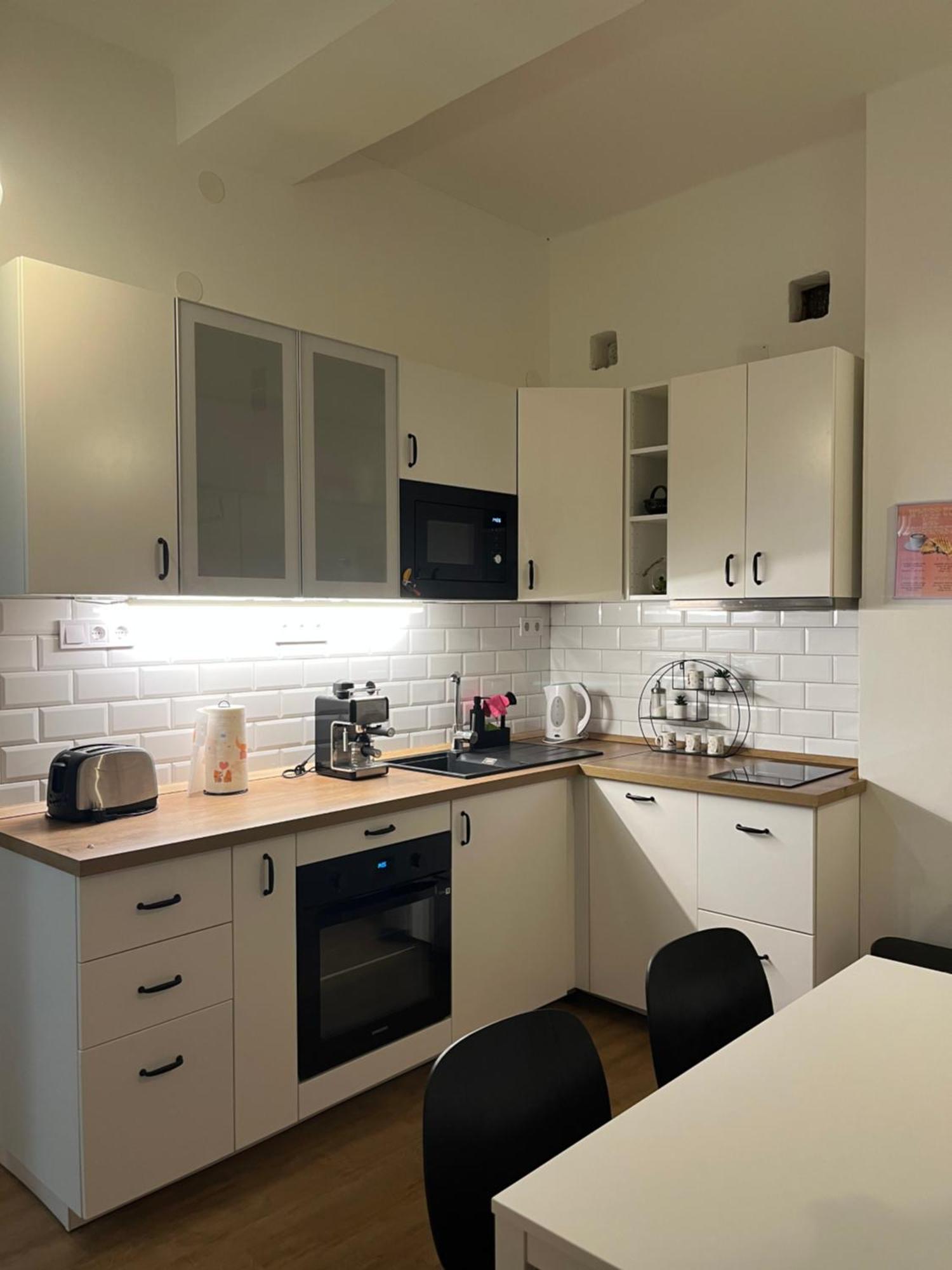 Larix Apartman Budapest Bagian luar foto